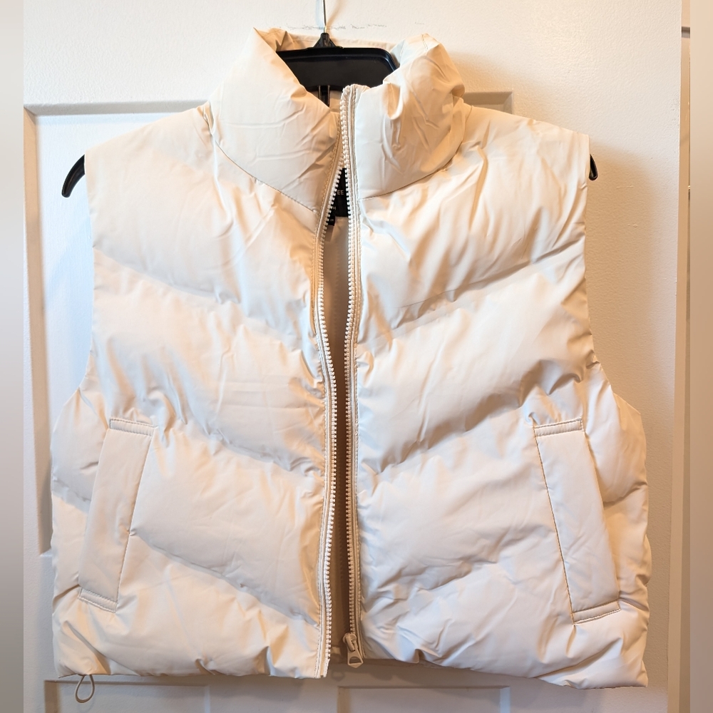 Love Tree Cream Cropped Puffer Vest